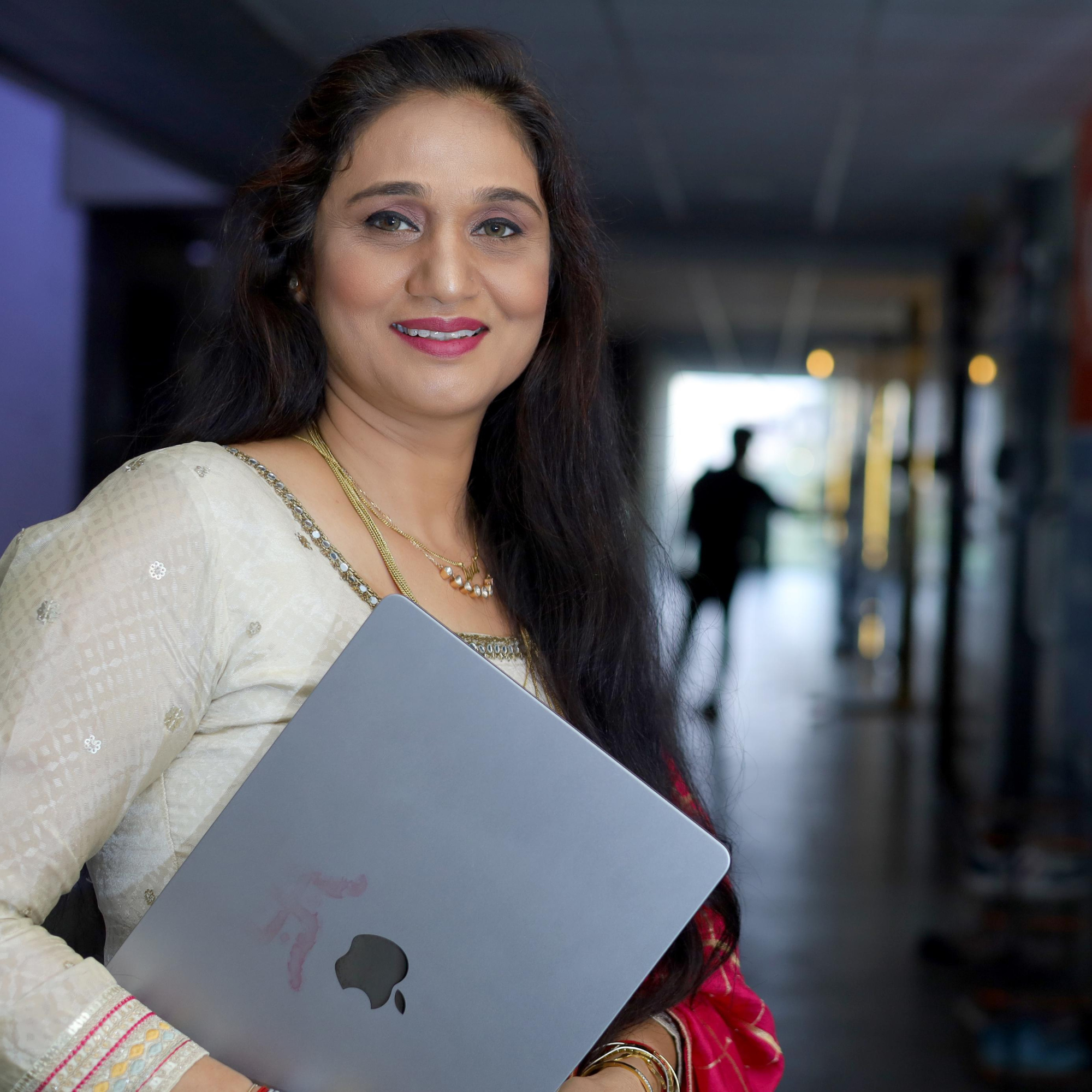 Anupama Vyas explaining practical Vastu remedies
